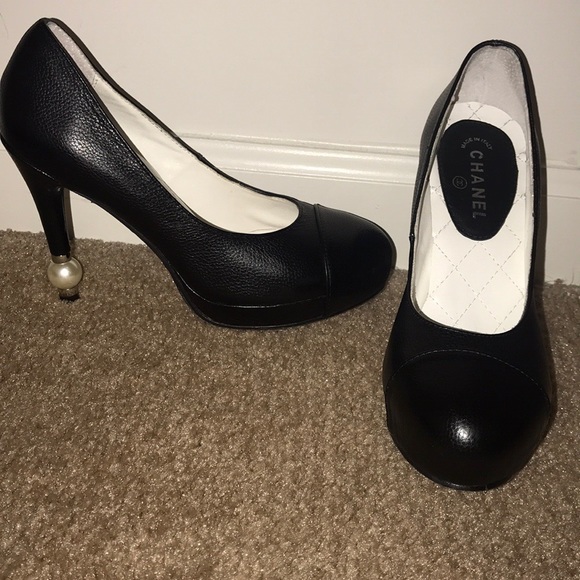 Shoes - Leather black pumps